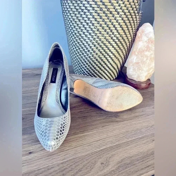 🔥White House Black Market Silver Stiletto Heels - Picture 4 of 4